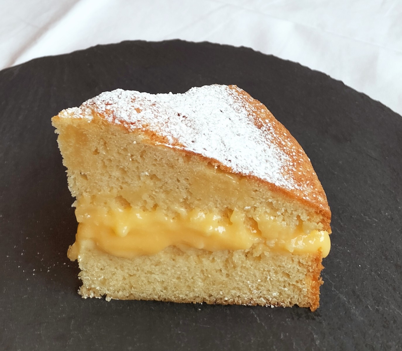 レモンのビクトリアスポンジケーキ