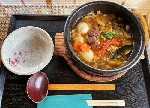 海商館に、ボルシチだまこ鍋登場！