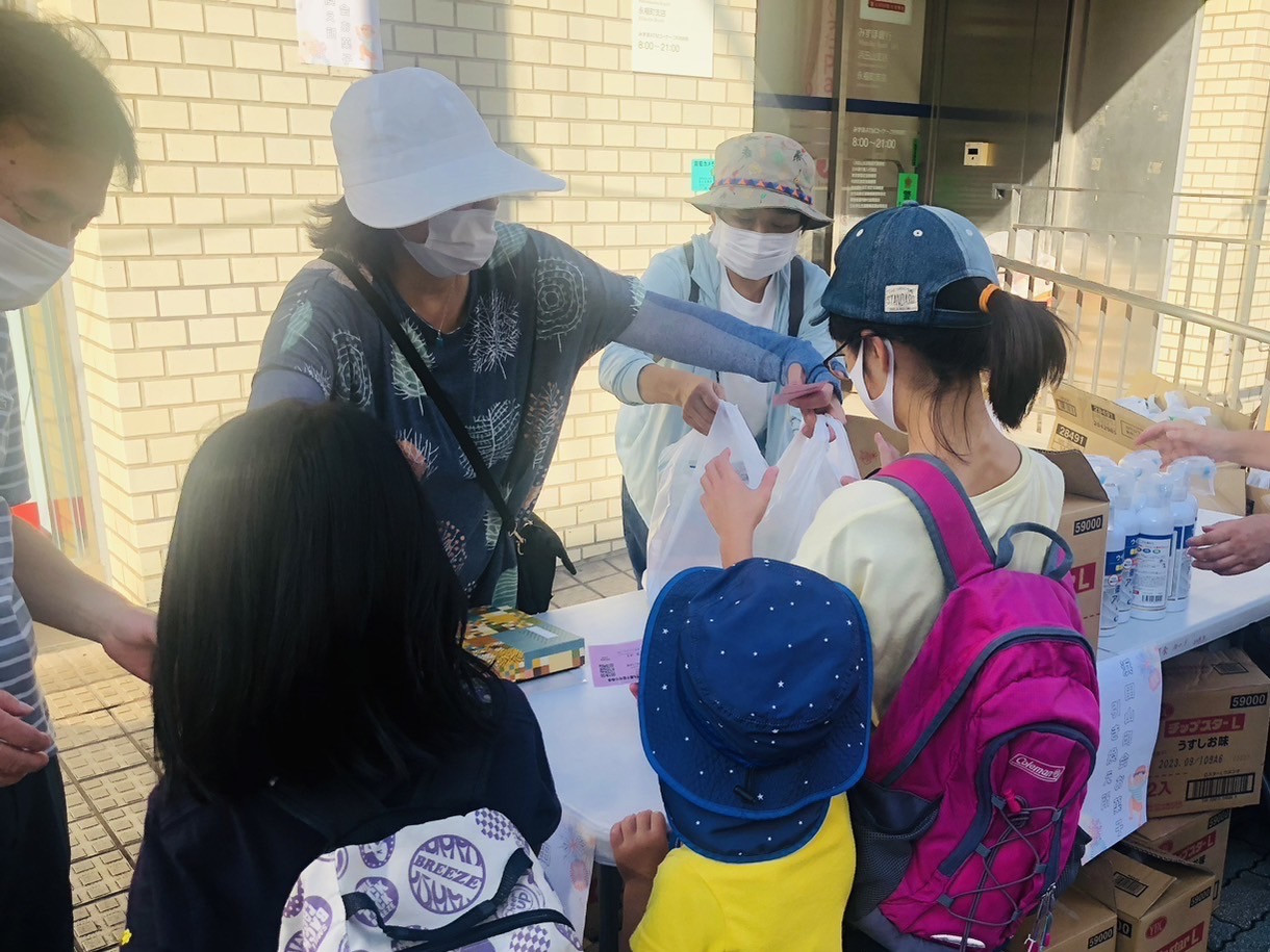 祭礼菓子の配布をしました