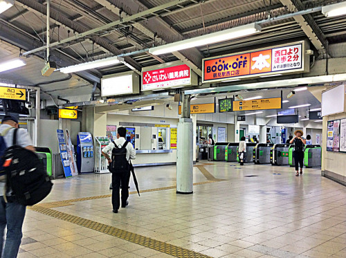 JR鶴見駅西口改札.jpg