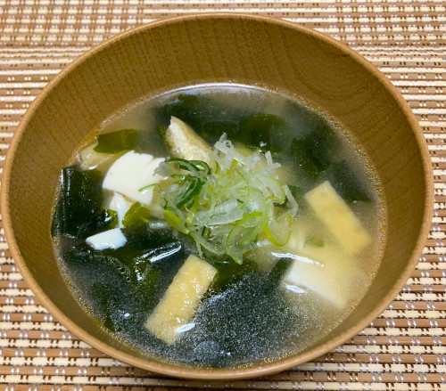 豆腐と油揚げの味噌汁.jpg