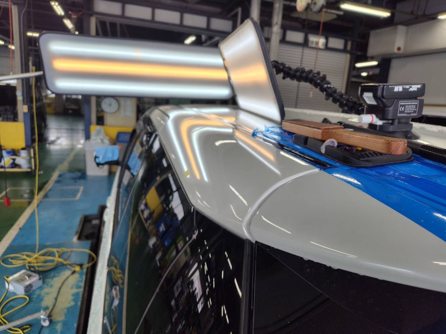 トヨタ エスティマ ルーフのデントリペア