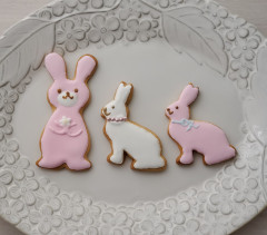 春を楽しむウサギの「アイシングクッキー」