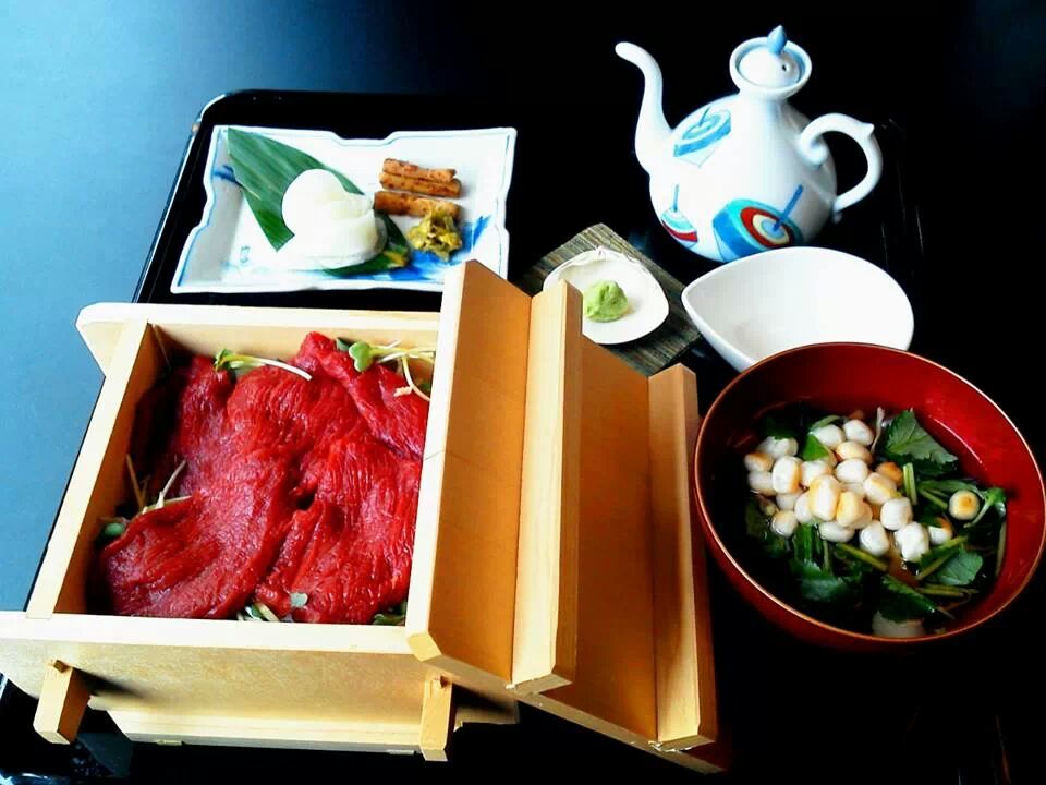 けっぱれ丼（会津の名物桜さし丼）