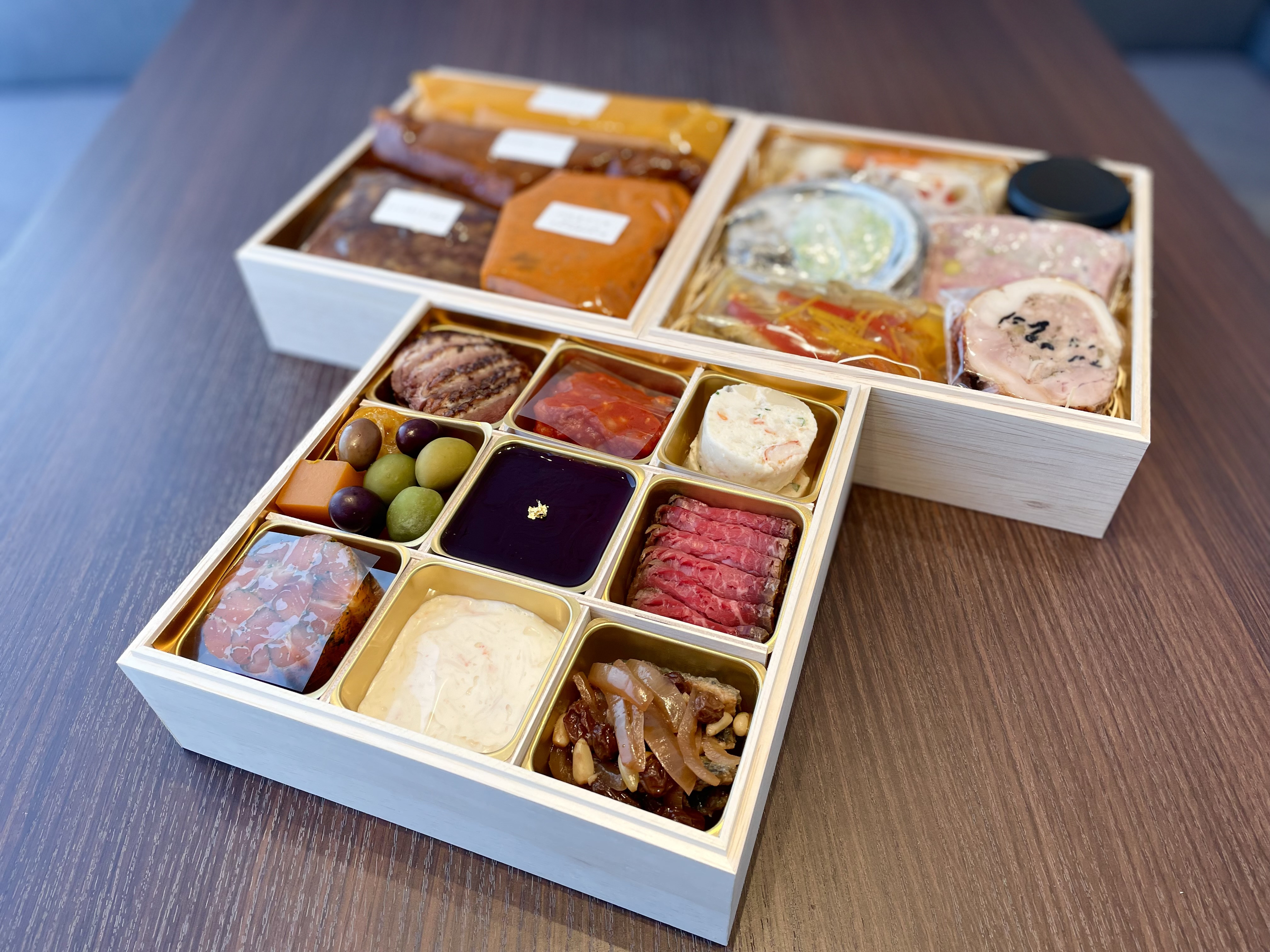 おせち料理のご予約受付を開始いたしました