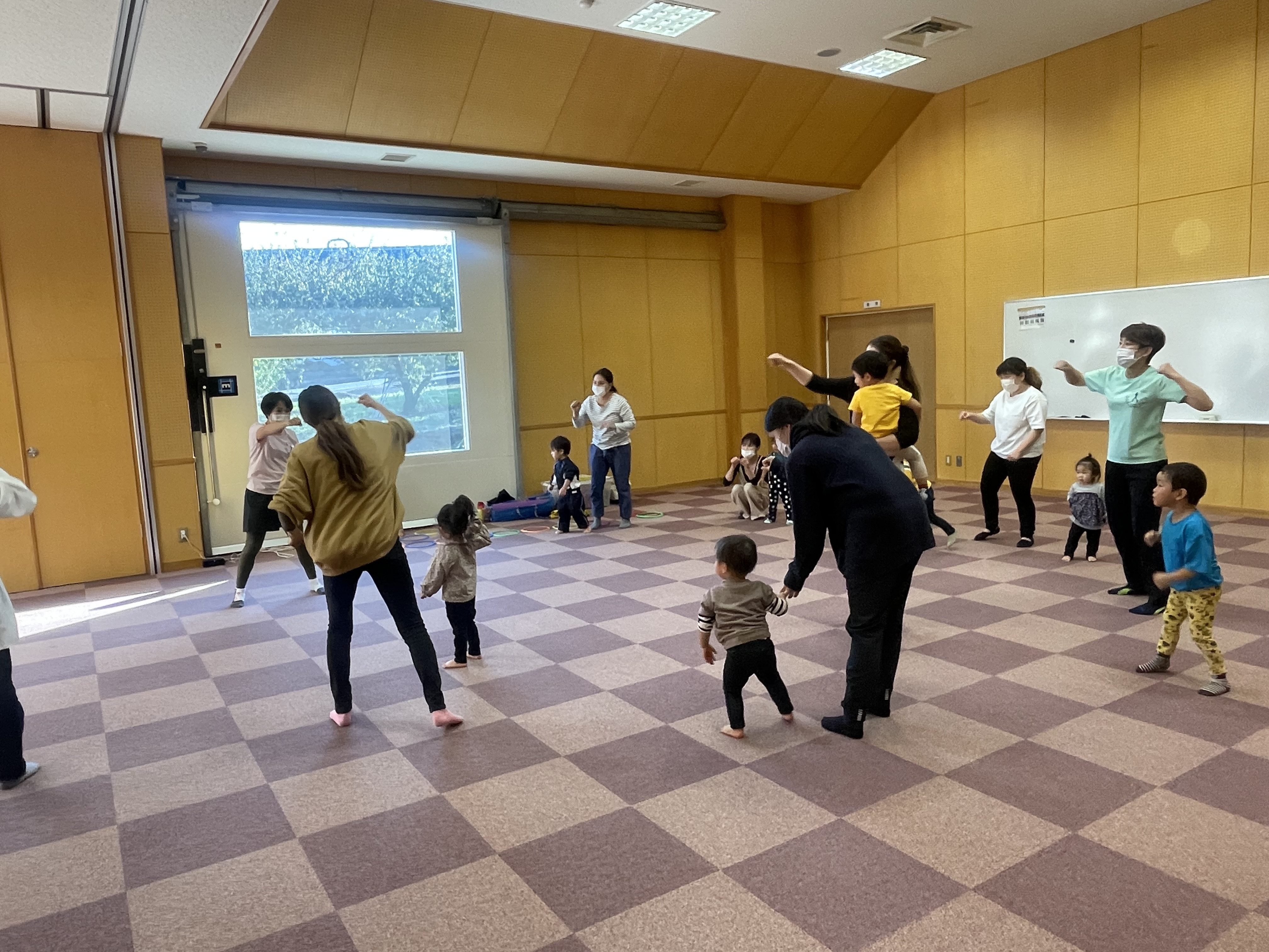 1歳かは4歳の子どもたちの体操教室