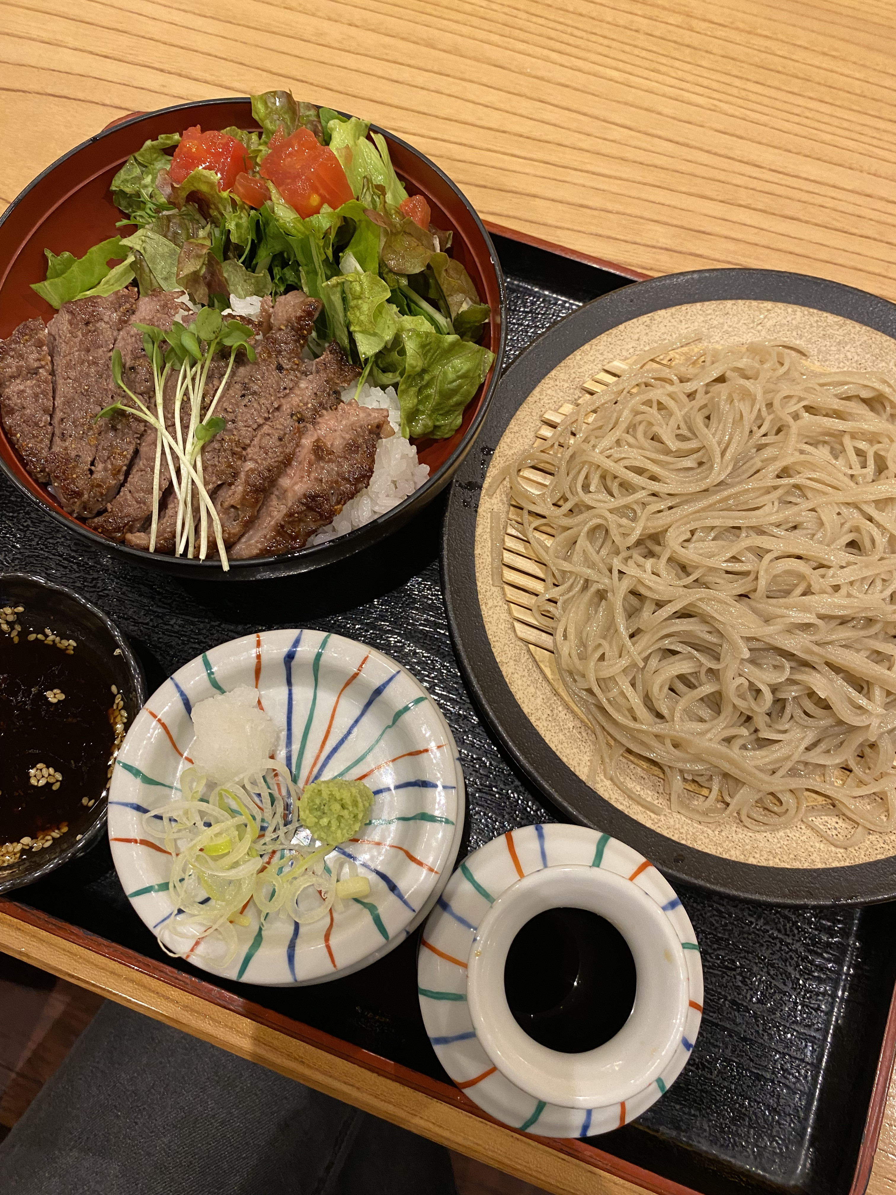 蕎麦とステーキ丼