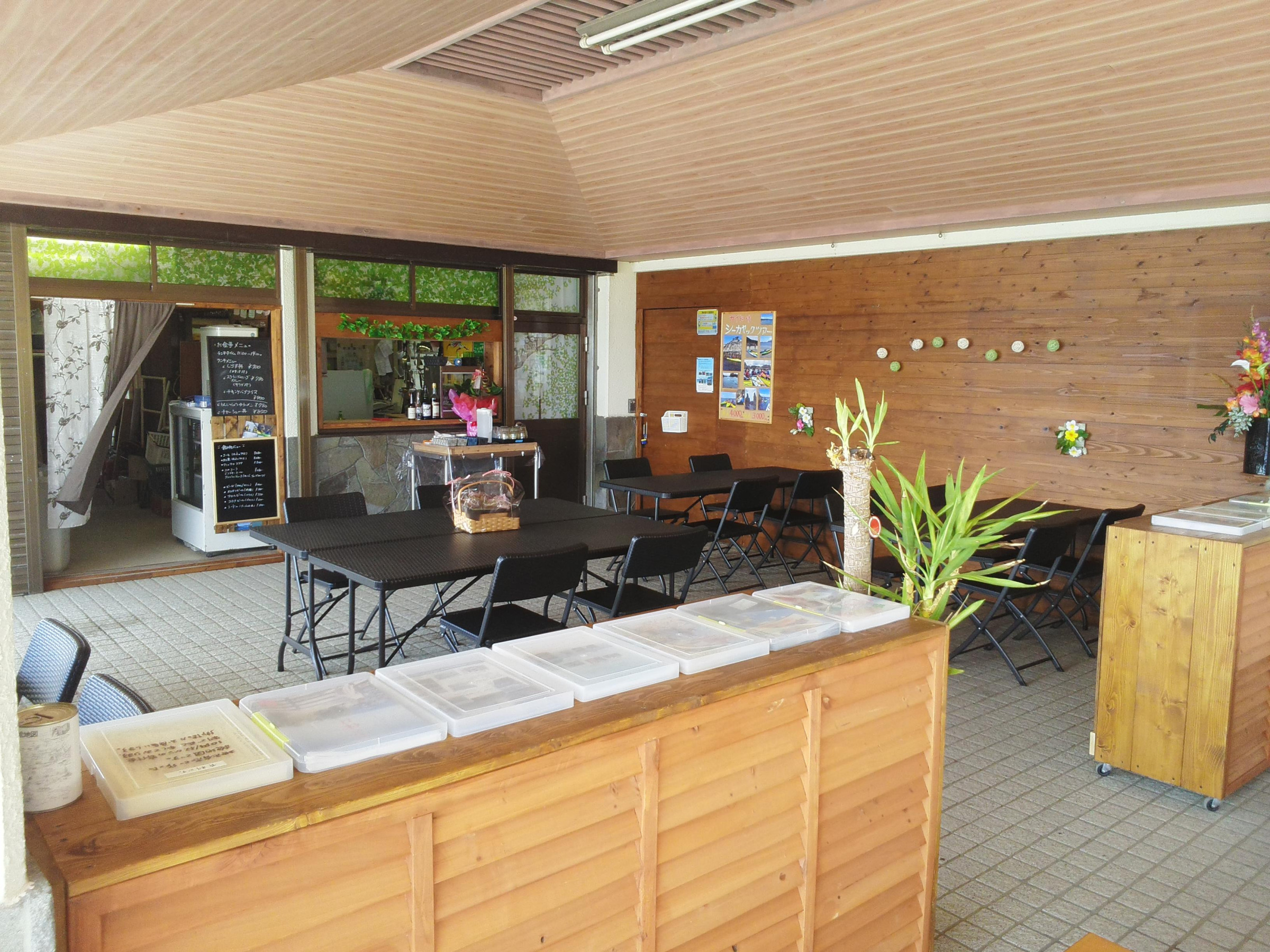 ビーチカフェスタイルで営業しています（7・8月は海の家）