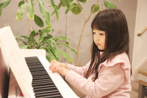 『○トー○ーカドーは楽しいな』から学ぶピアノ練習方法