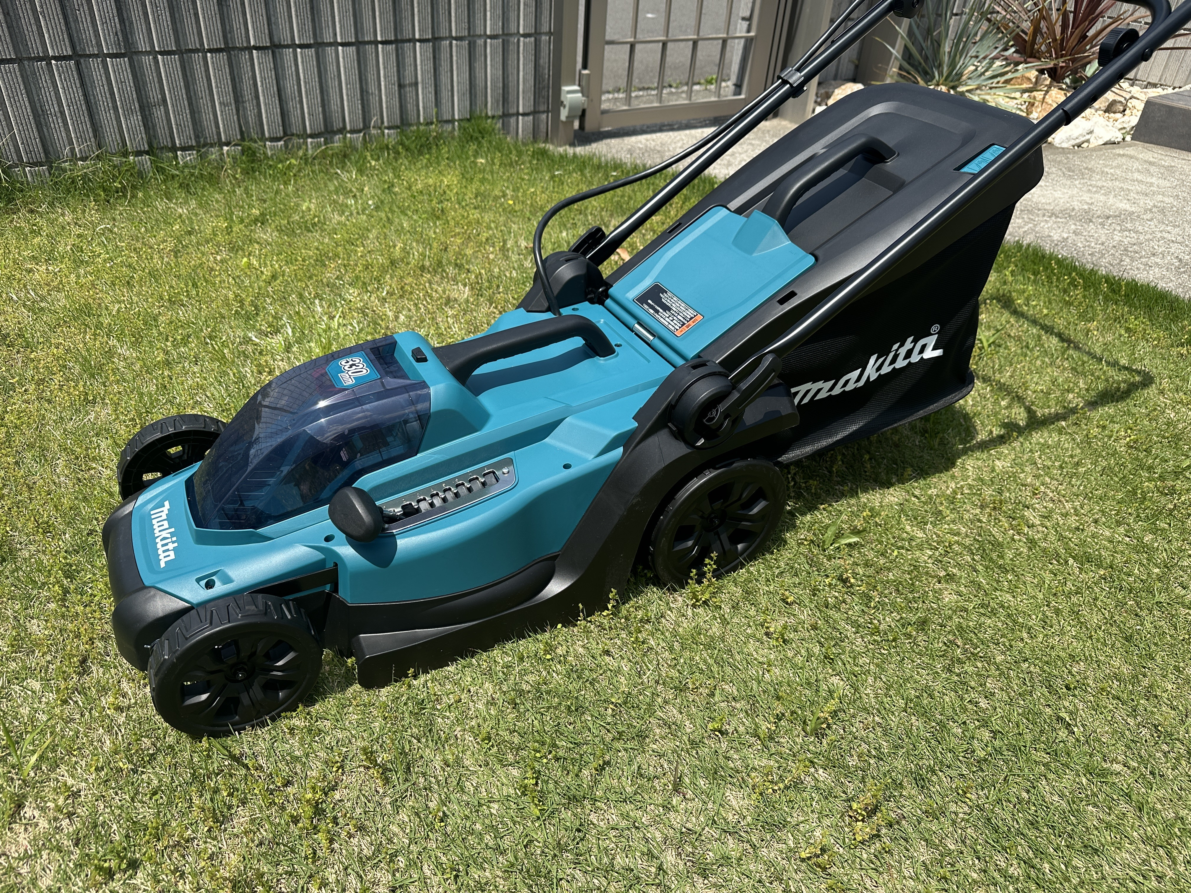 新商品のご案内です！　マキタ電動芝刈り機MLM330D