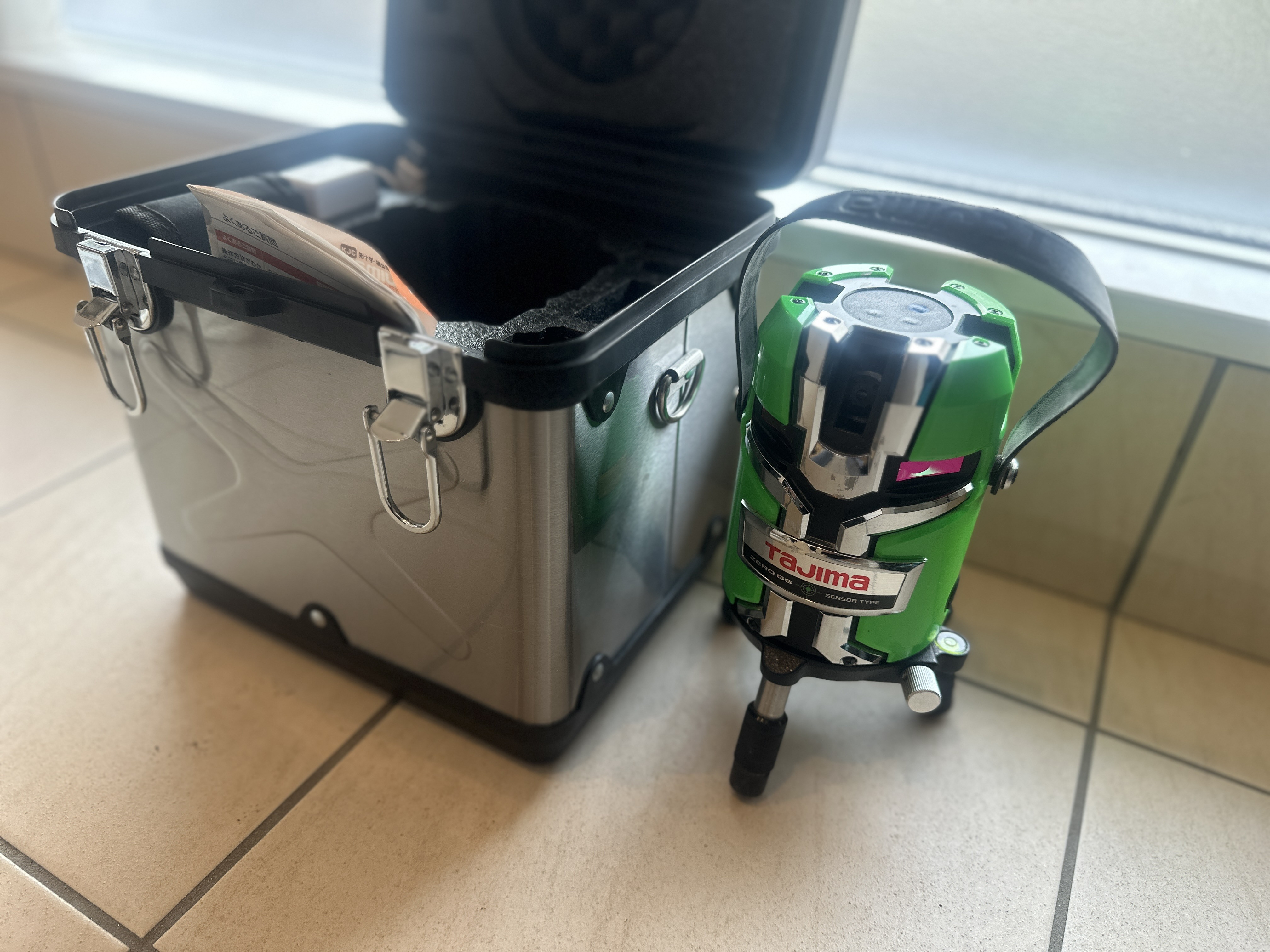 新商品のご案内です。タジマフルラインレーザー　ZEROGS-KJC 受光器付