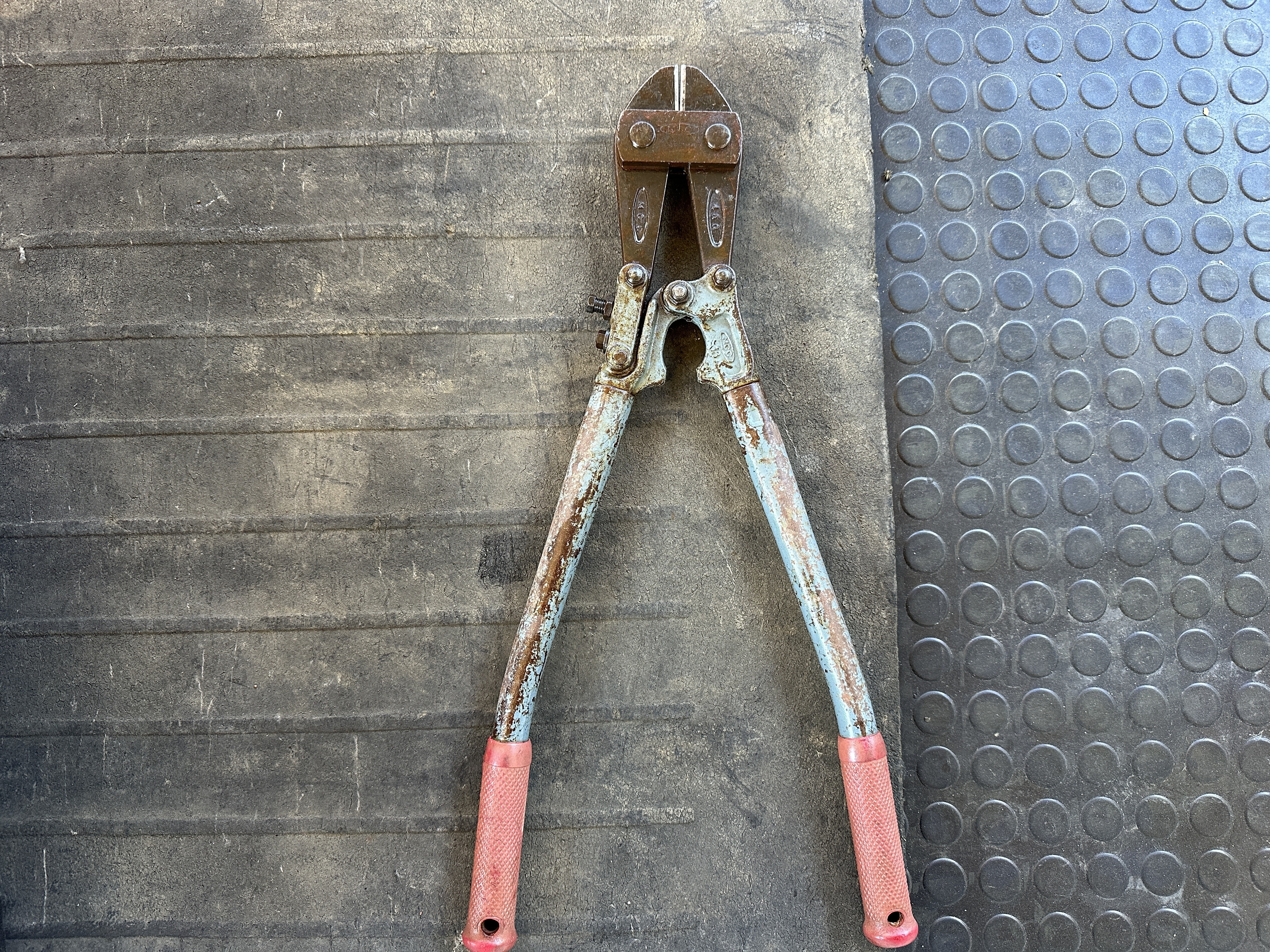 つくば市のお客様よりボルトクリッパーレンタルのご依頼を頂きました。