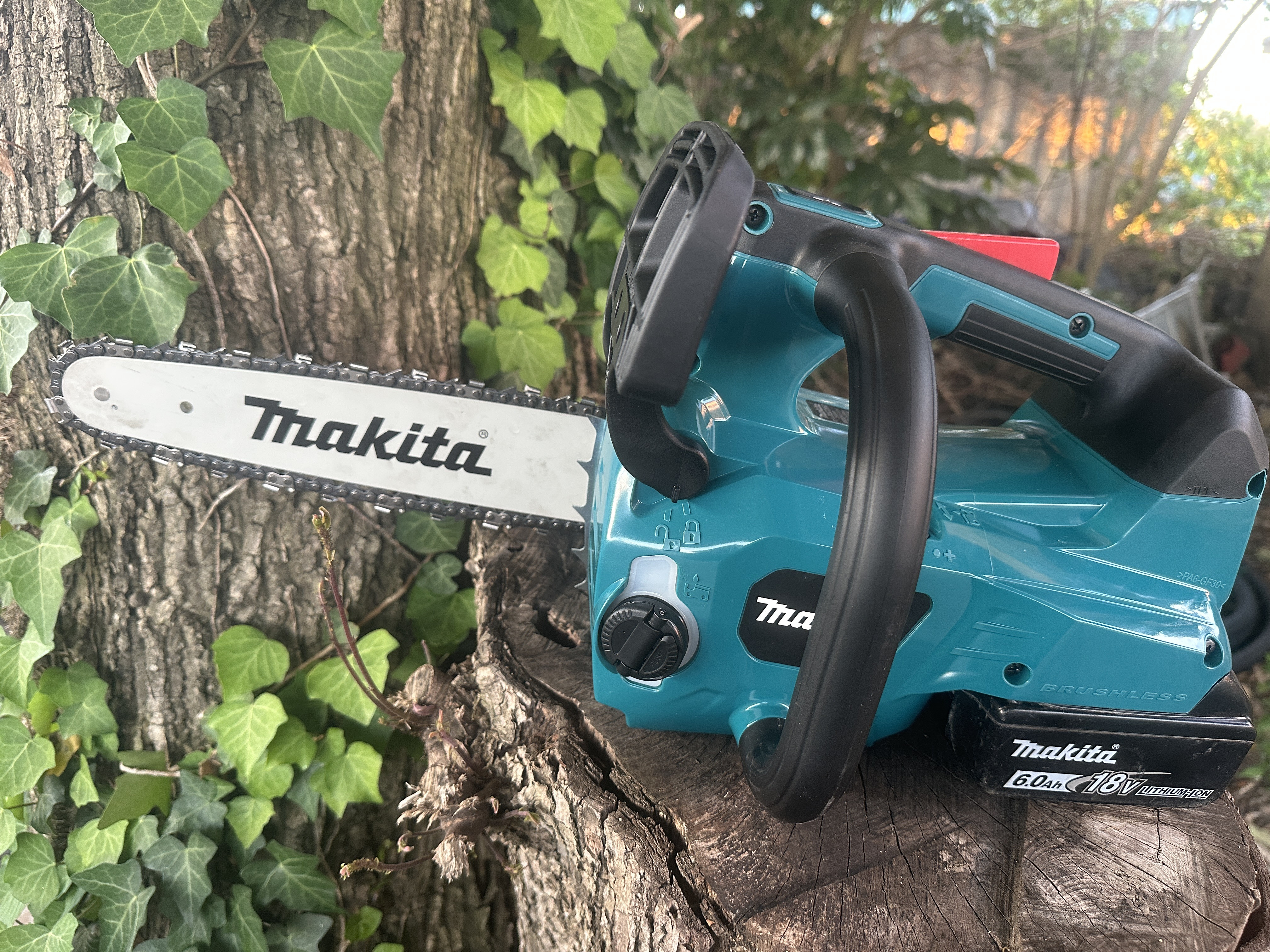 新商品のご案内です。マキタ　MUC256D　チェンソー