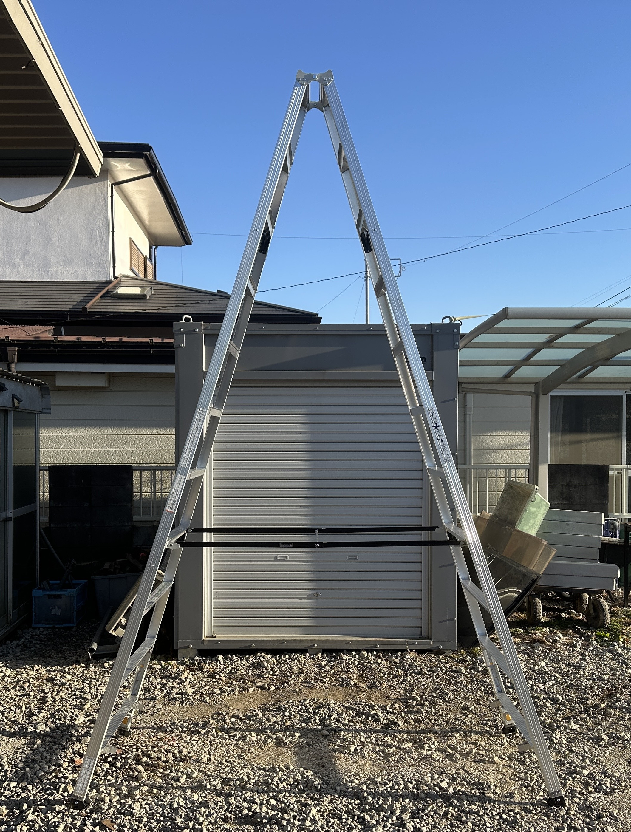 【取手市】高所作業の頼れる味方！12尺・9尺の長尺脚立（伸縮タイプ）レンタルをご利用頂きました。