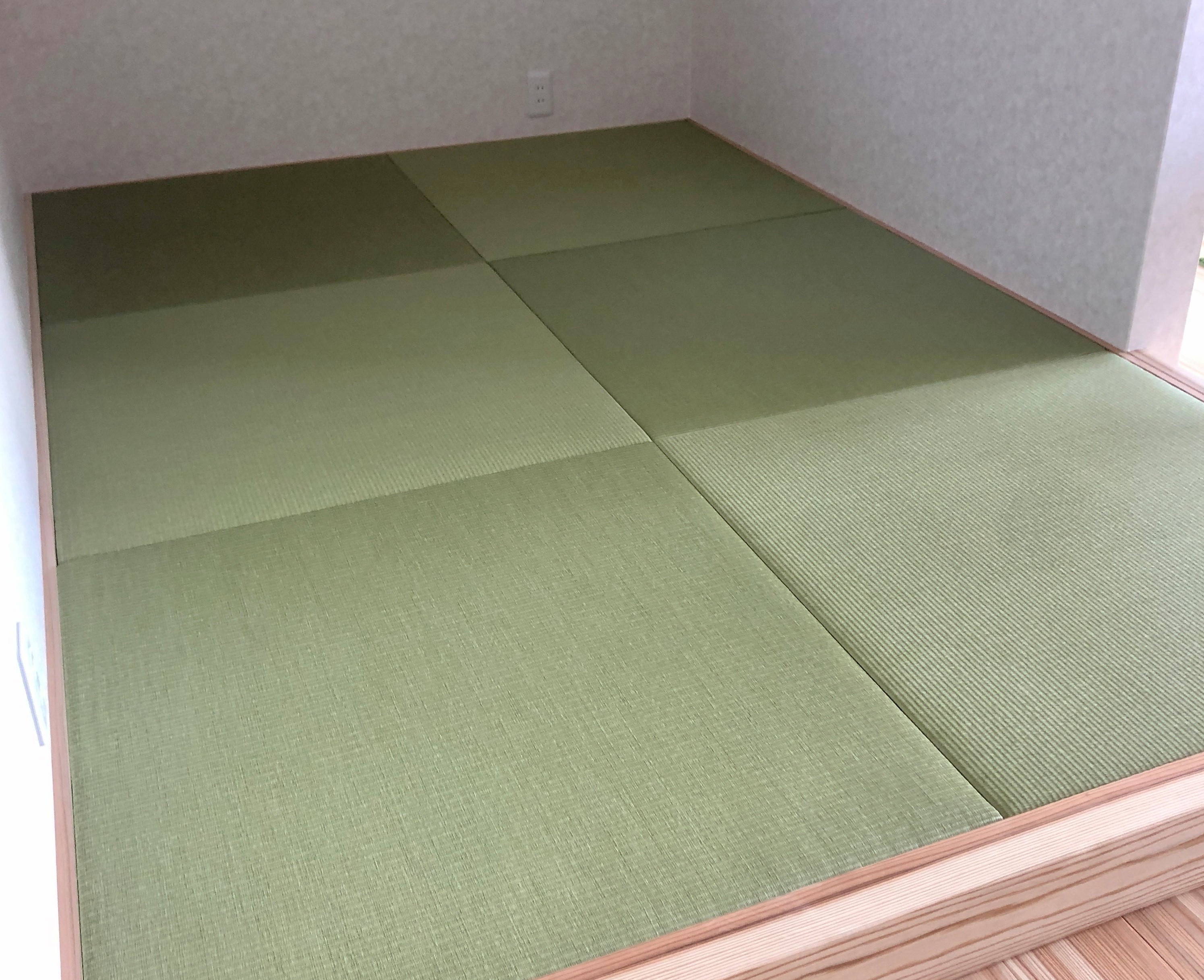 琉球畳は現代のリビングにも合いますよ！