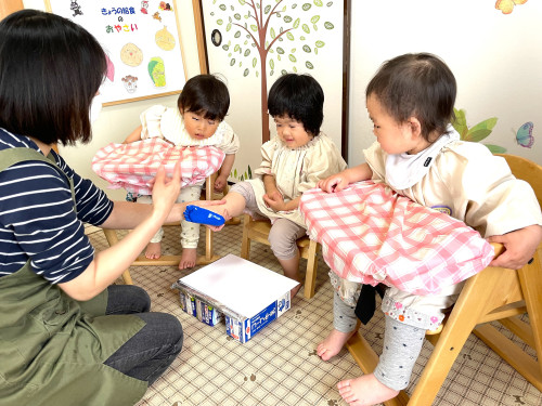 こいのぼりの製作、始めましょう！