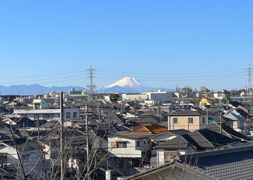 子ども達と富士山を見に山登り。きれい見えて今年も良い年になりそうです。