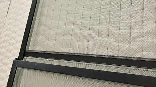 張り替えが完了した綺麗な網戸。桐生市周辺のお客様へ迅速に納品いたします。