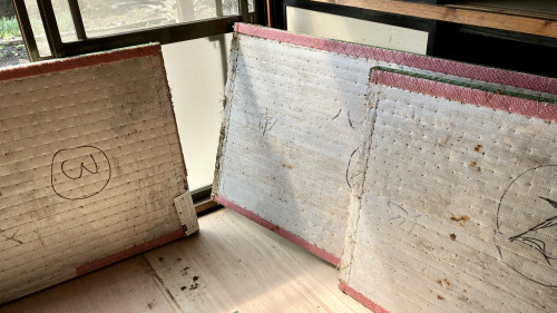 高崎市山名町の貸家にてシロアリ被害を受けた本間畳の状況調査風景
