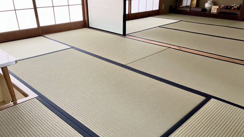 最高級畳ひのさらさと既存の襖が調和する桐生市のリピーター様宅の和室