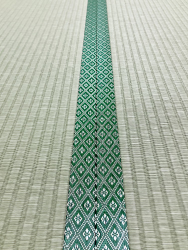 桐生市錦町のリフォーム現場で新畳を納品した様子。鮮やかなグリーンの縁が和室を彩ります