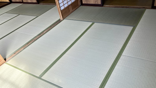 高崎市山名町での施工完了。薄緑の縁が和室を明るく彩る新調畳