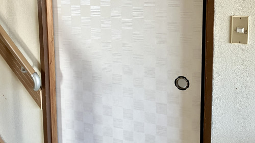 押入れの裏面に施工された雲華紙(うんかし)の丁寧な仕上げ