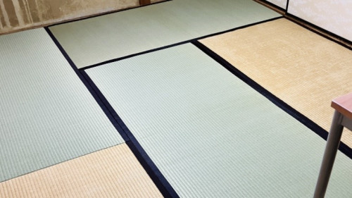 桐生市新宿町での畳表替え。傷みの激しかった3枚のみを国産い草で丁寧に修繕した事例