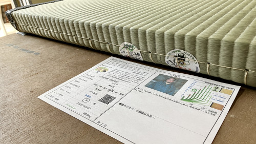 桐生市梅田町での施工事例。熊本産ひのはるか（生産者：木下誠司）の品質証明書と仕上がった畳