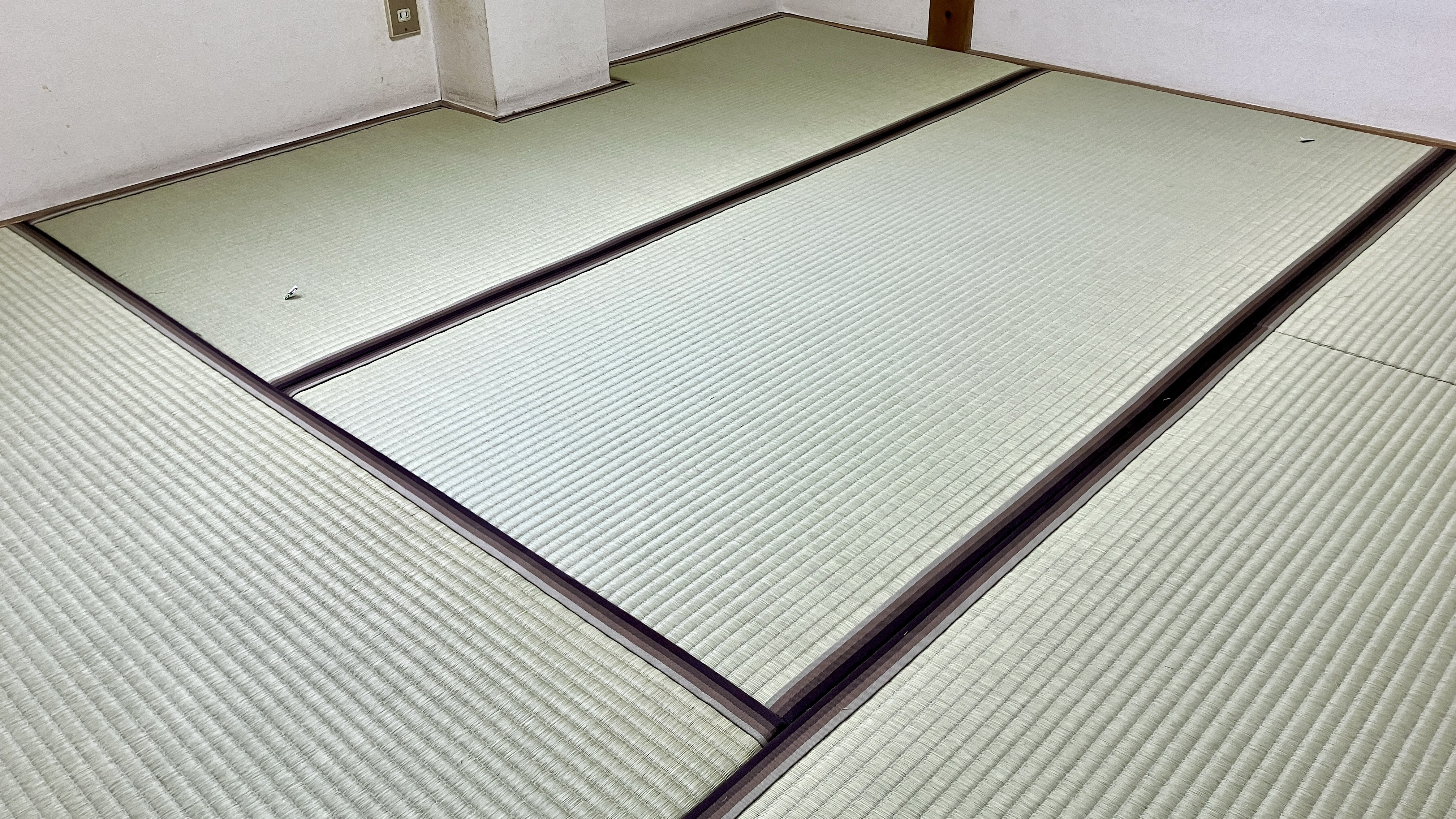 桐生市相生町の住宅にて本藁床と名匠のひのさくらで新しく真っ白に美しく生まれ変わった4.5畳の和室全体