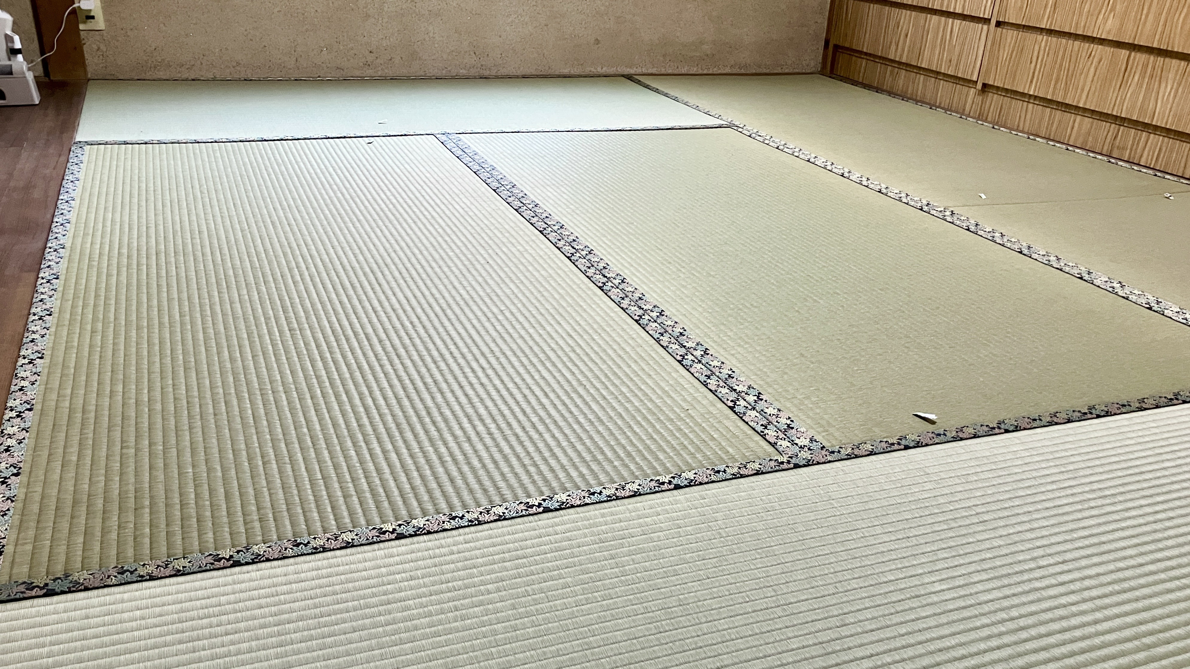 一級畳製作技能士の精密な手仕事によって隙間なくピタッと美しく納品されたお宝畳の仕上がりアップ