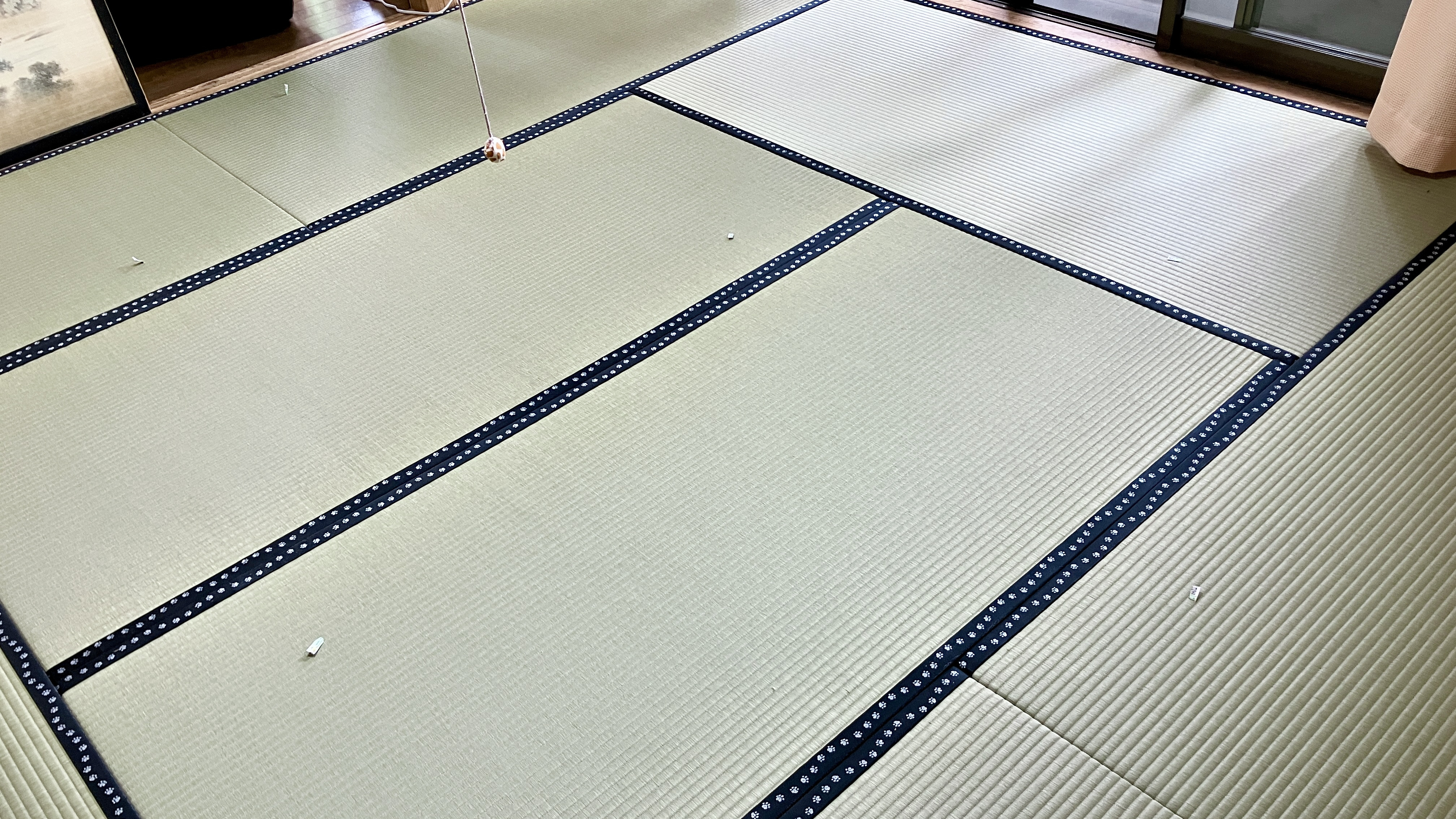 群馬県桐生市天神町のお客様宅にて表替えが完了した2階の8畳間和室全体のお写真｜佐藤畳工業