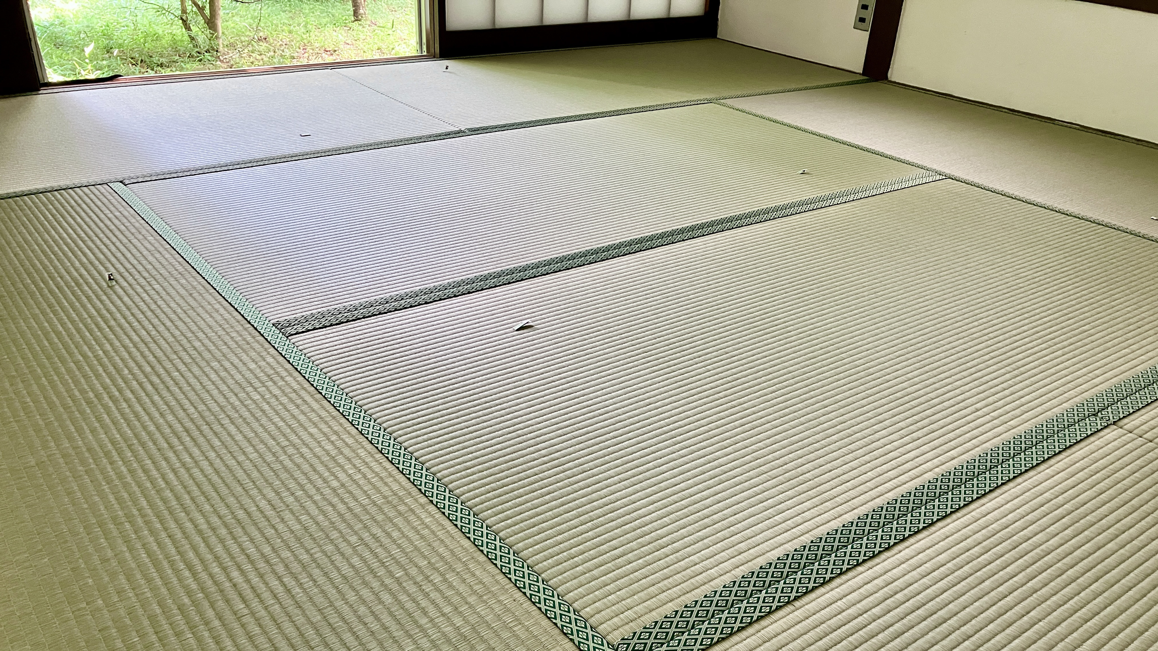 みどり市大間々町の別荘地にて新畳全面入れ替え工事が完了した8畳間の仕上がりお写真｜佐藤畳工業