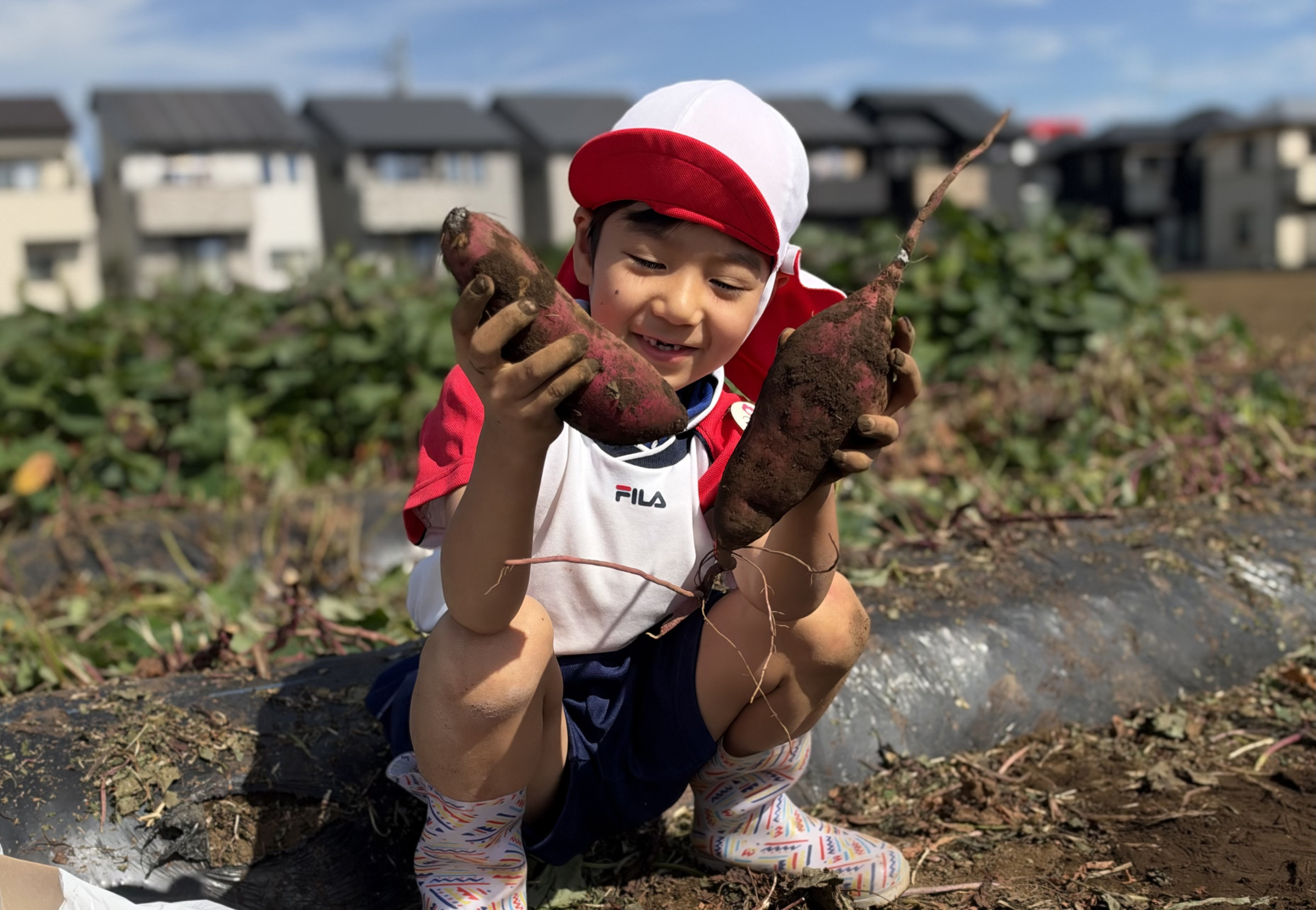 元気に遊べる子　根気よくやりぬく子　素直でおもいやりのある子