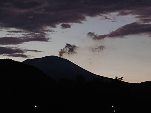 浅間山の夕景シルエット