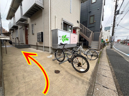 アパート左脇を進みます♪