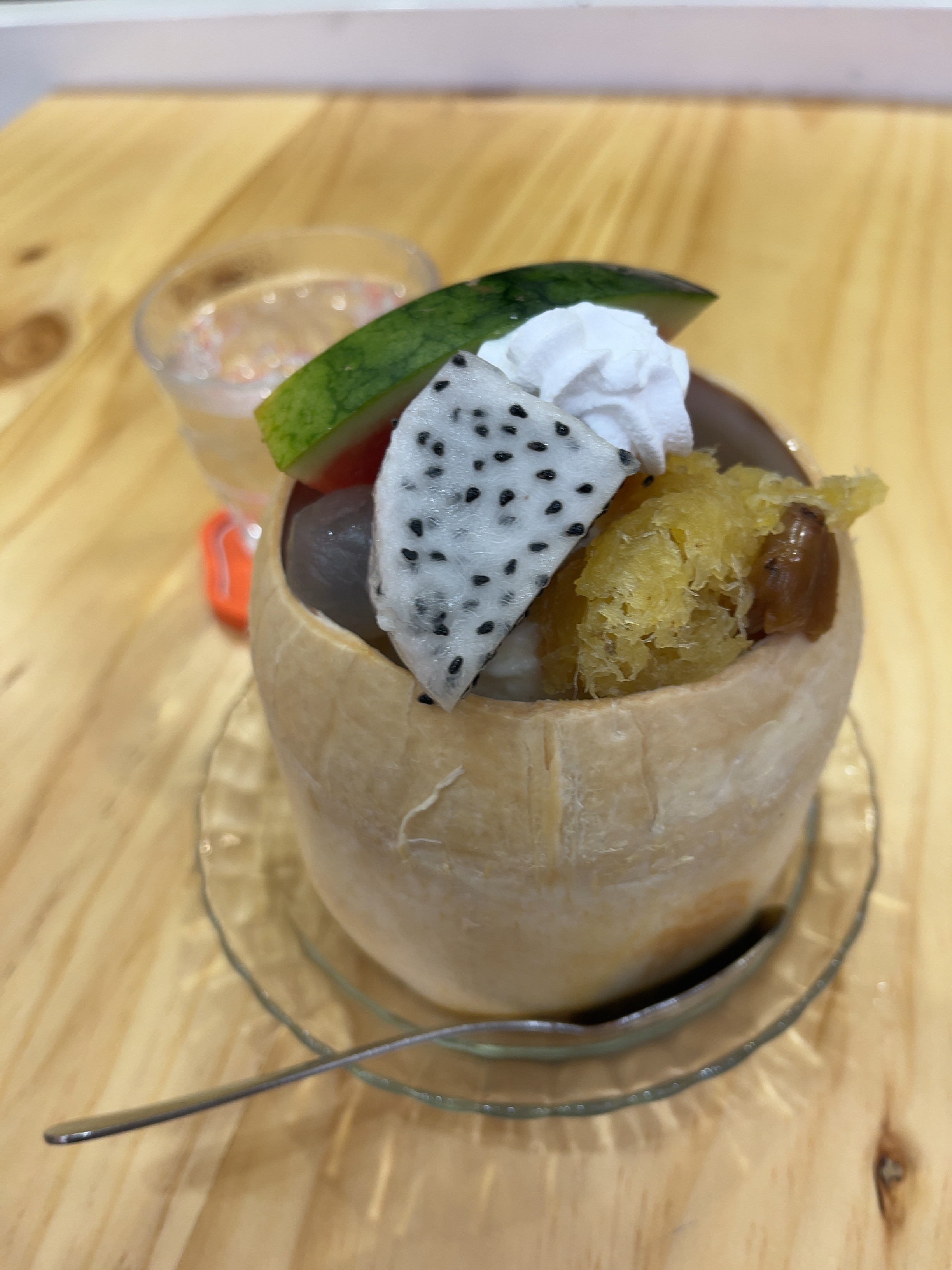 レッスン　丸ごとココナッツアイスクリーム　肉団子スープのバインミー