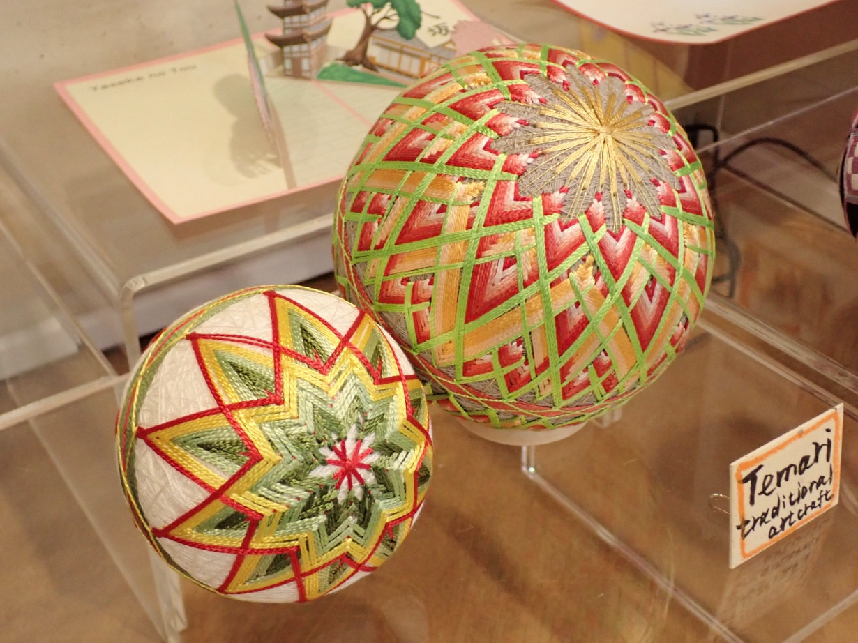 ひとつひとつ手作りの「京てまり」のお取り扱いございます