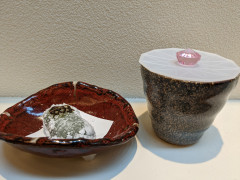 日本茶とつるぎ餅セット