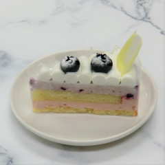 ベリーのレアチーズケーキ