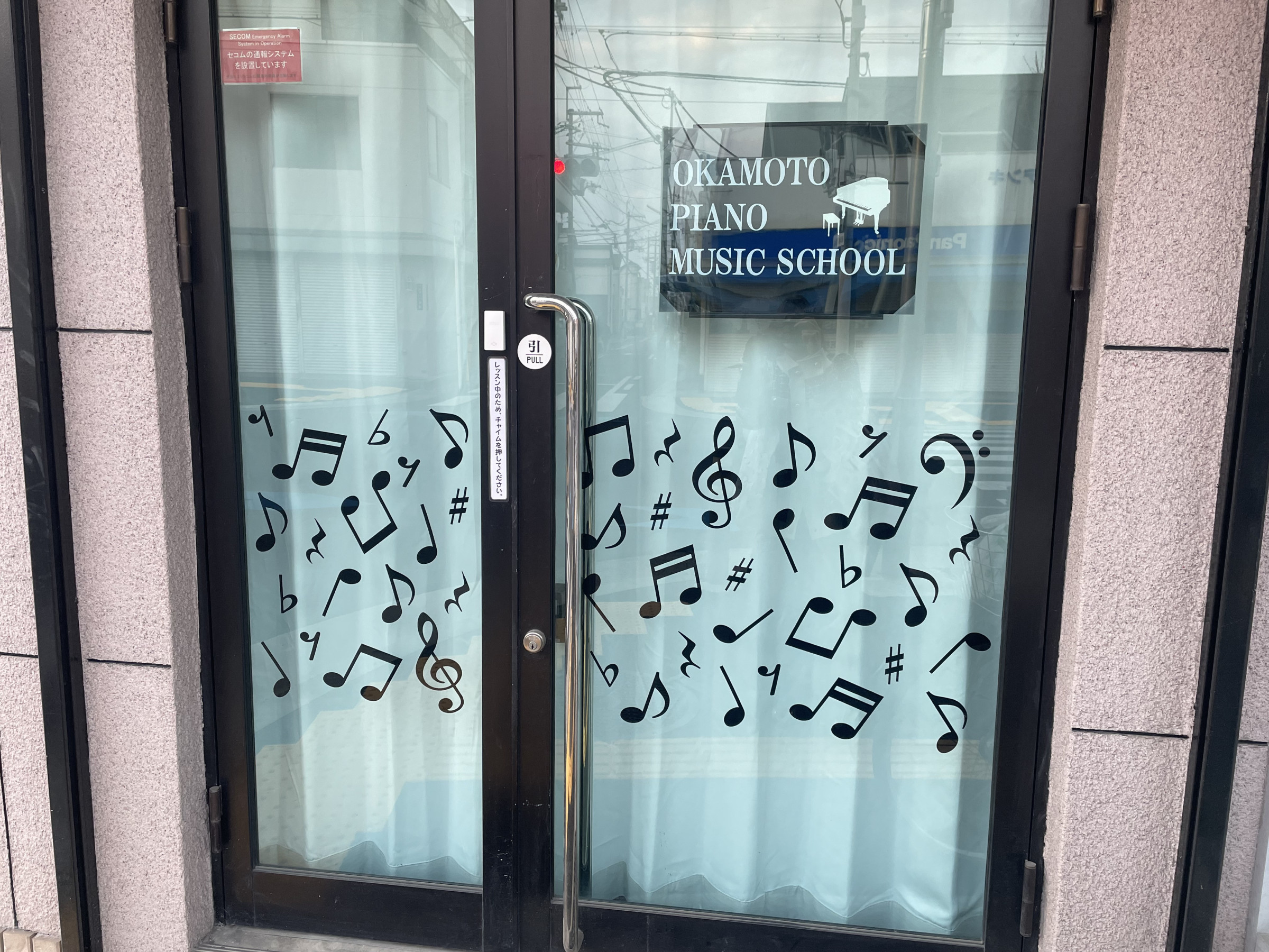 インターホンを押してください♪