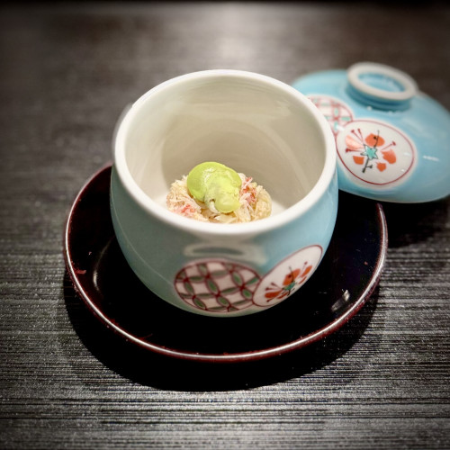 毛蟹とそら豆の蒸し寿司。