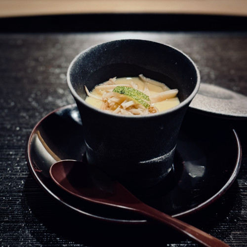 鱧と松茸の茶碗蒸し。