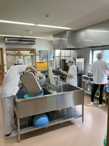 給食室　調理中.jpg