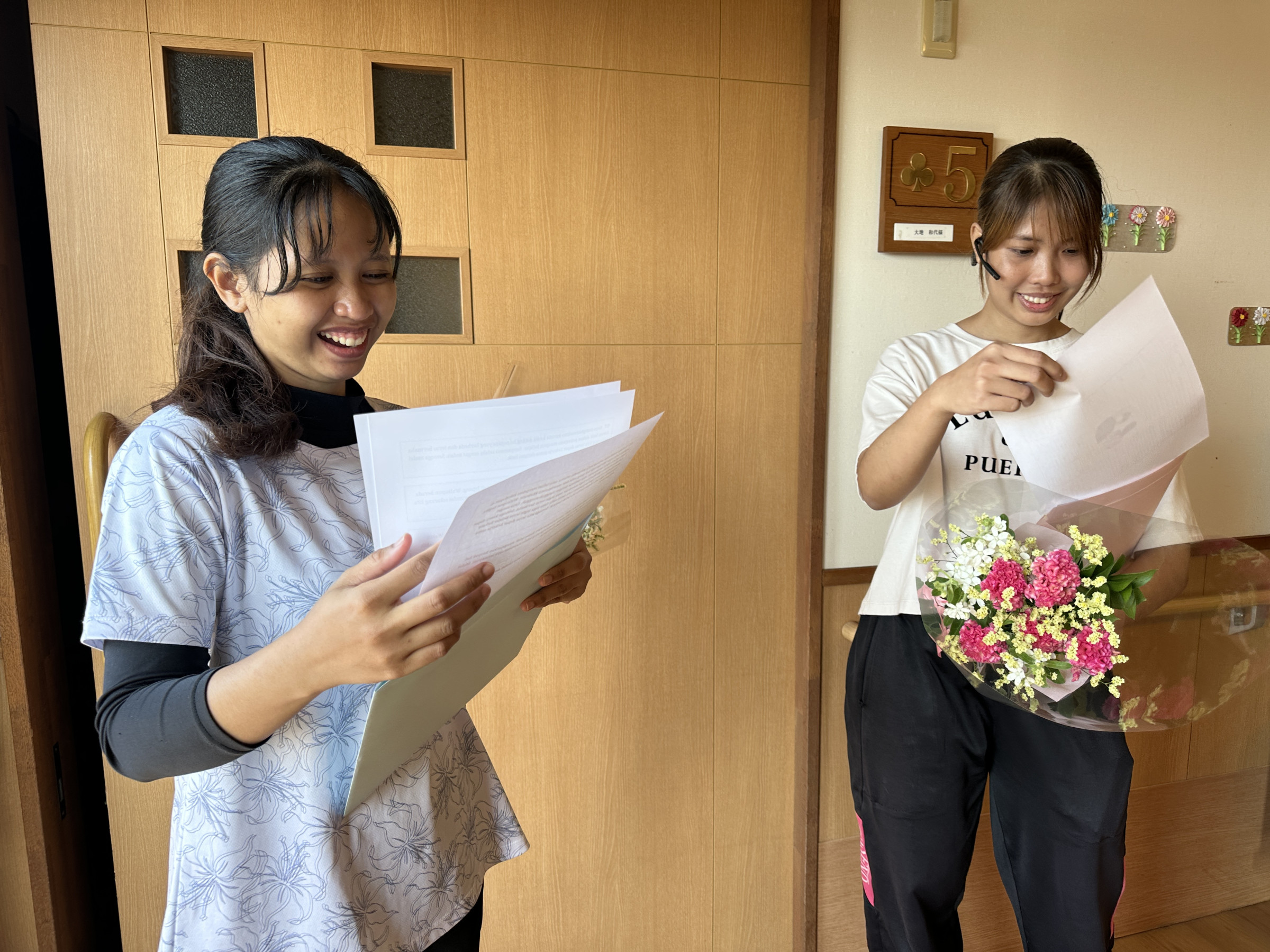 入職から１年！みんなからの寄せ書きに感動