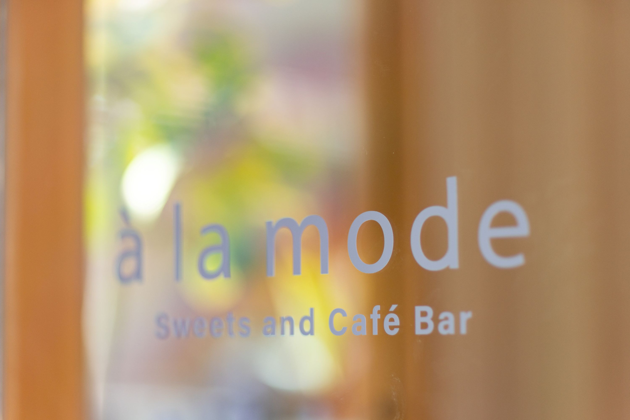 Sweets and Café Bar à la mode