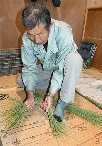 地元紙にしめ縄づくりか掲載されました！