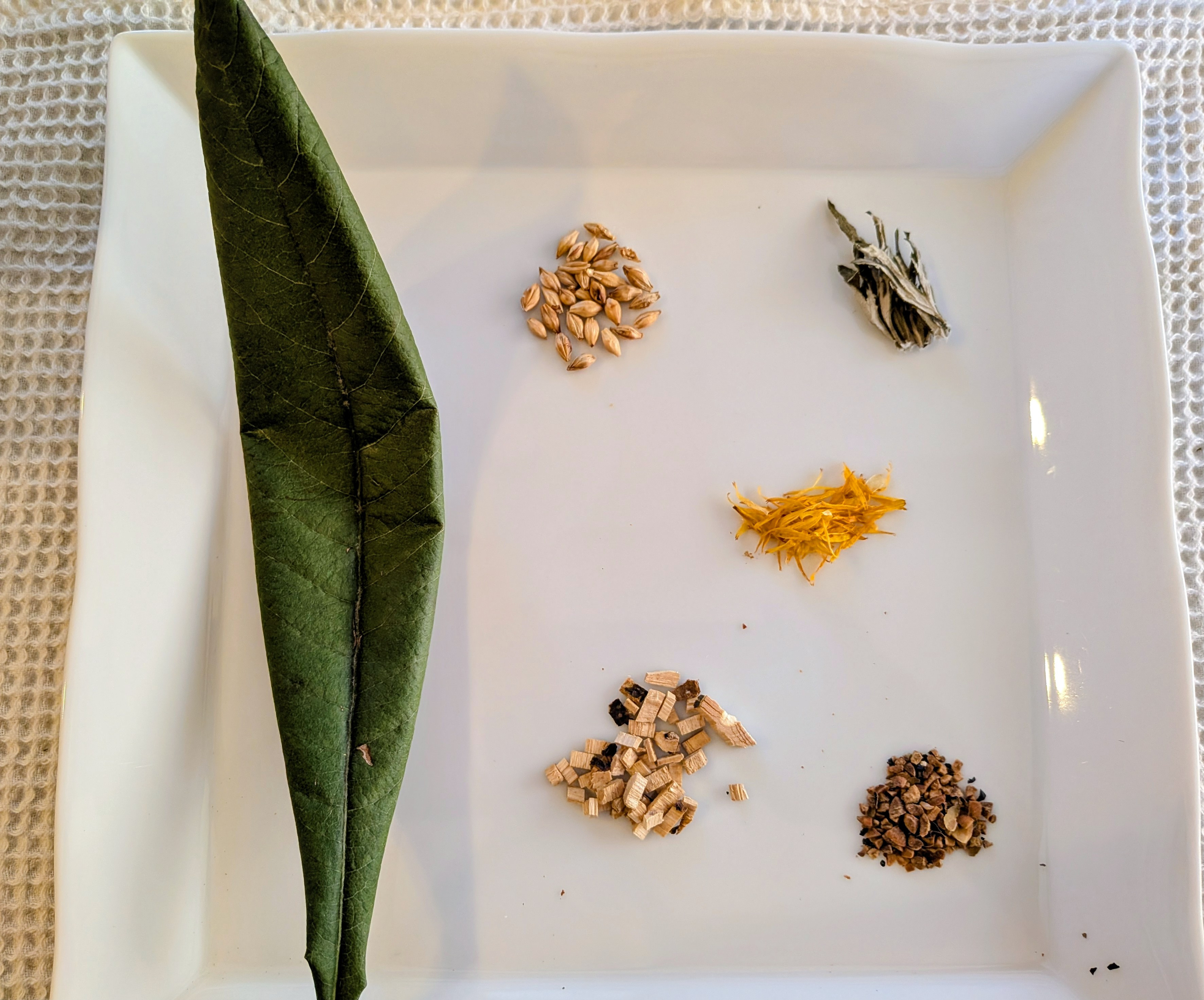クロモジびわ黒豆茶
