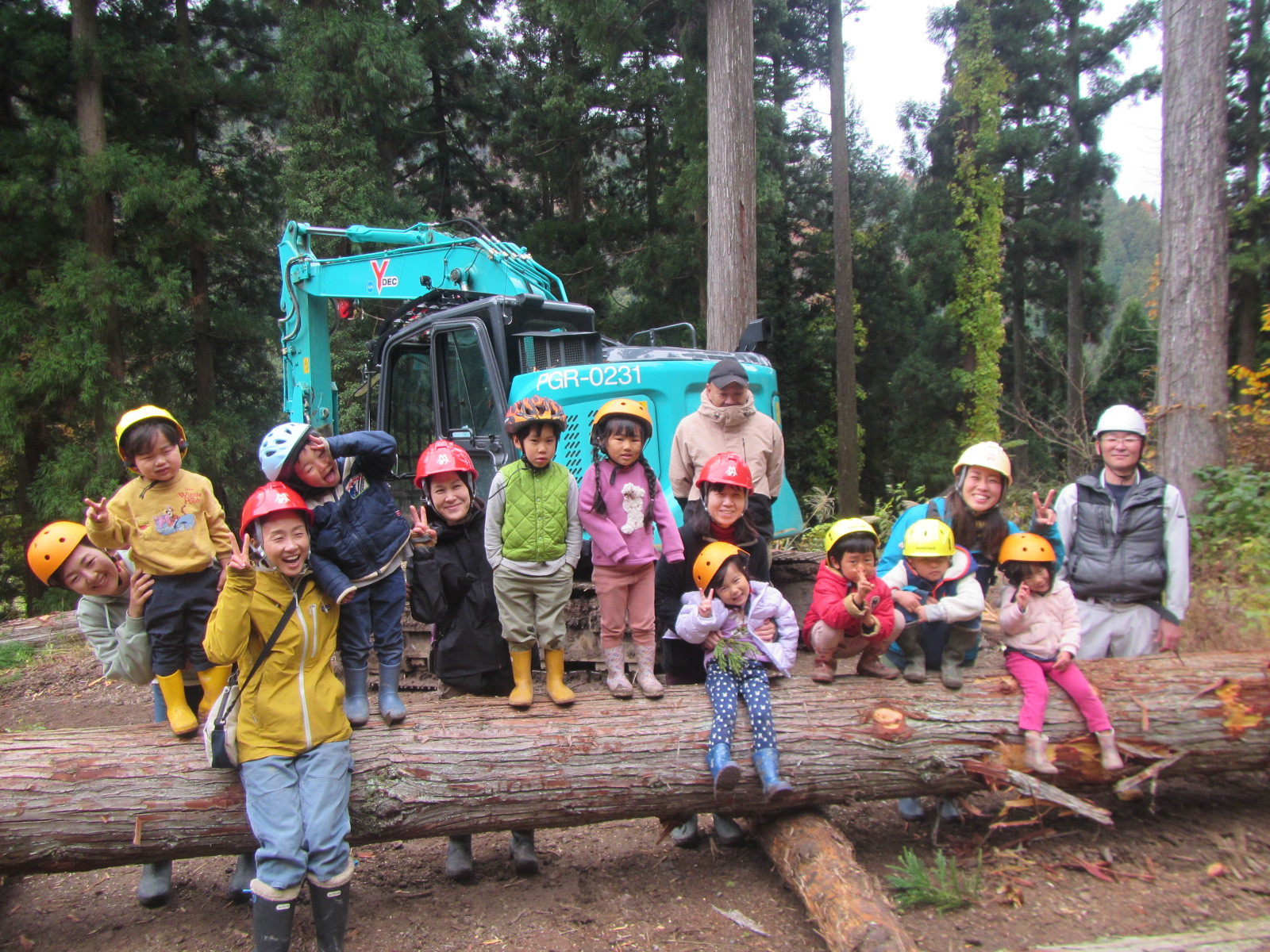 園児さん達が伐採見学に来所されました！　（池田支所）
