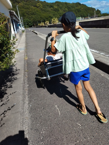 夏休み　孫はリヤカーが楽しい😄